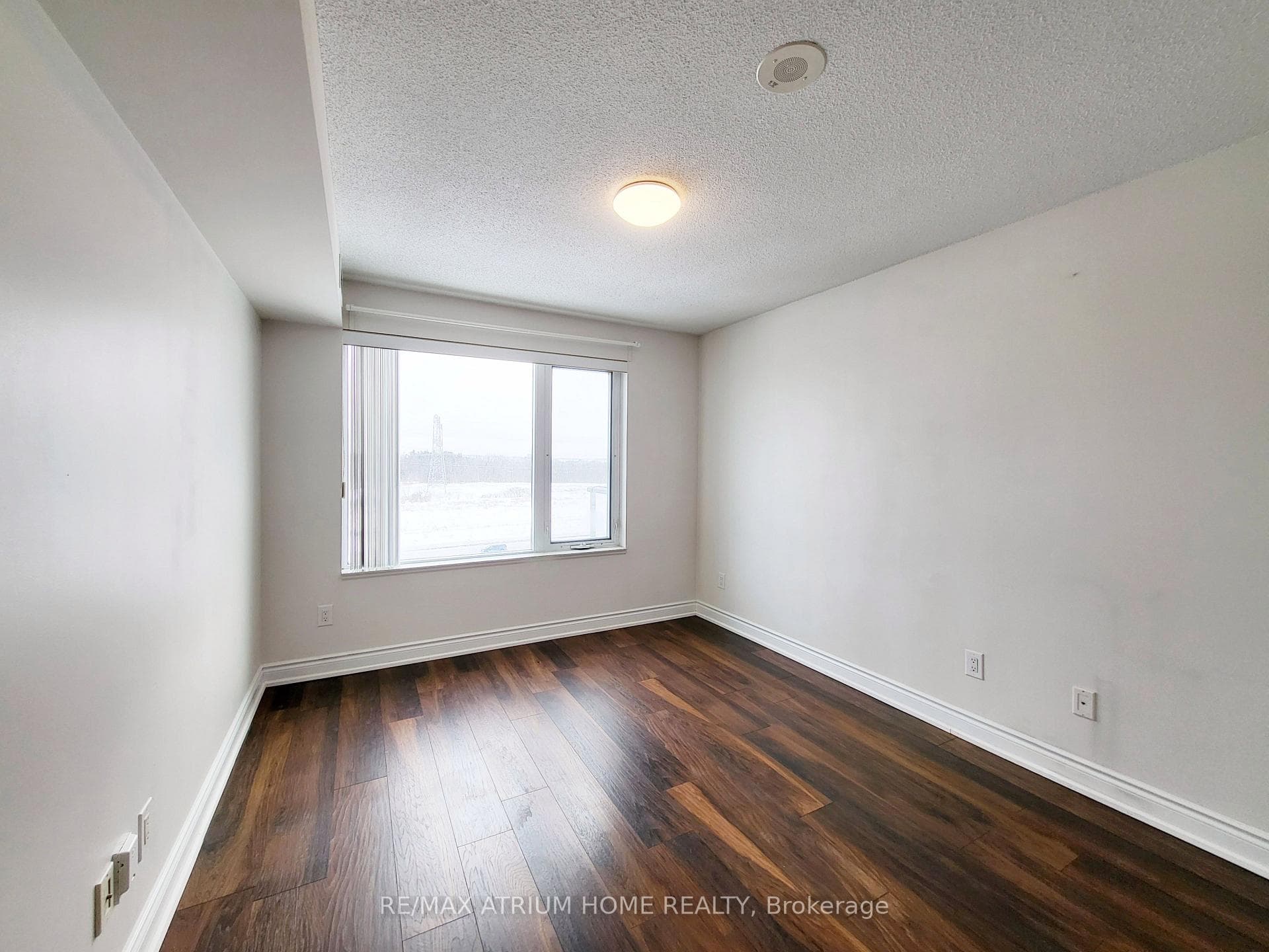 273 South Park Road Unit 909 photo 11