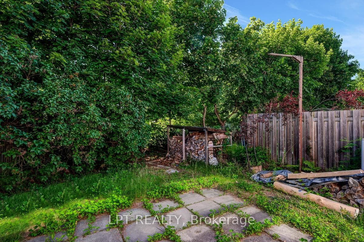 33 Estelle Crescent photo 33