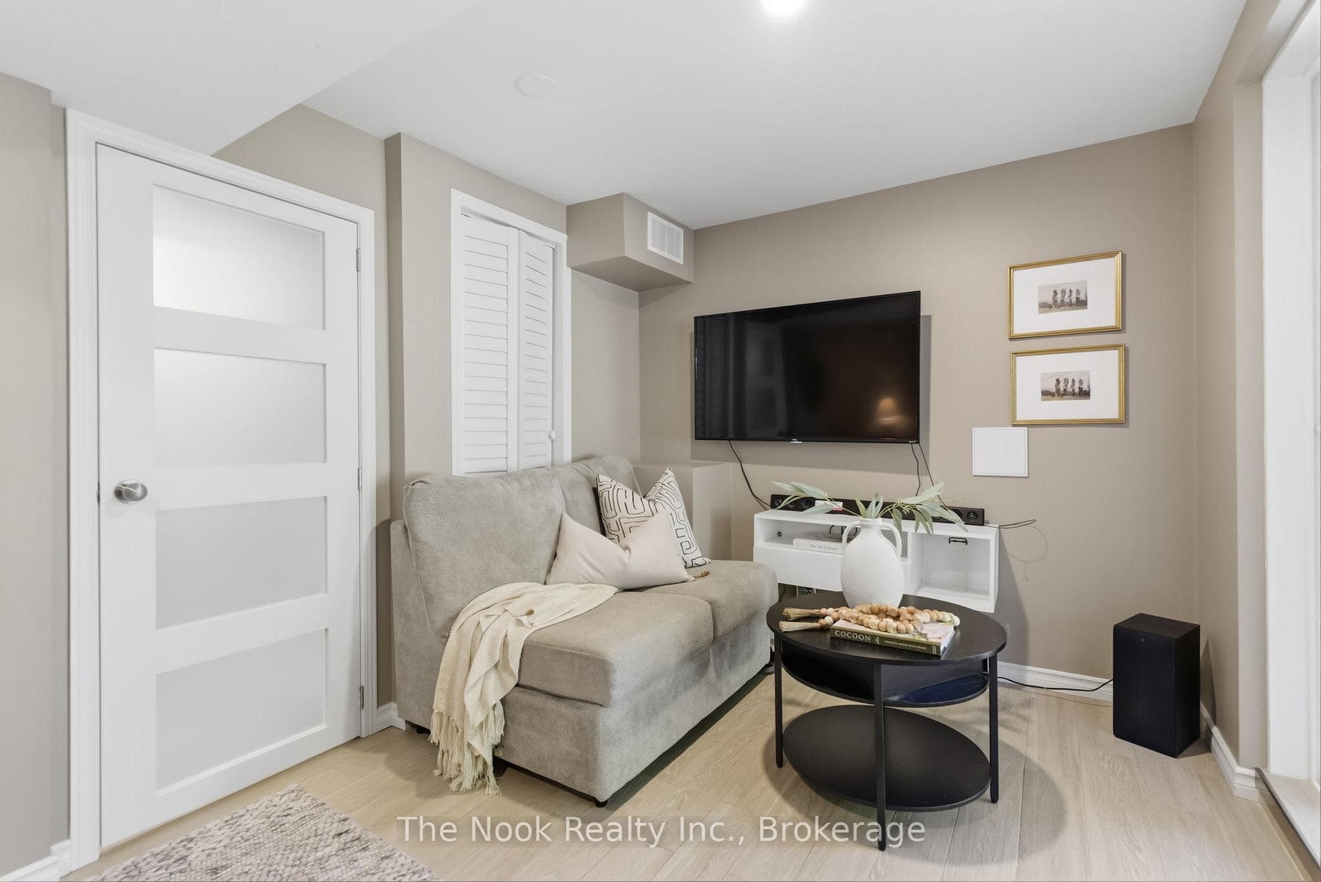 5 Teddington Crescent photo 29