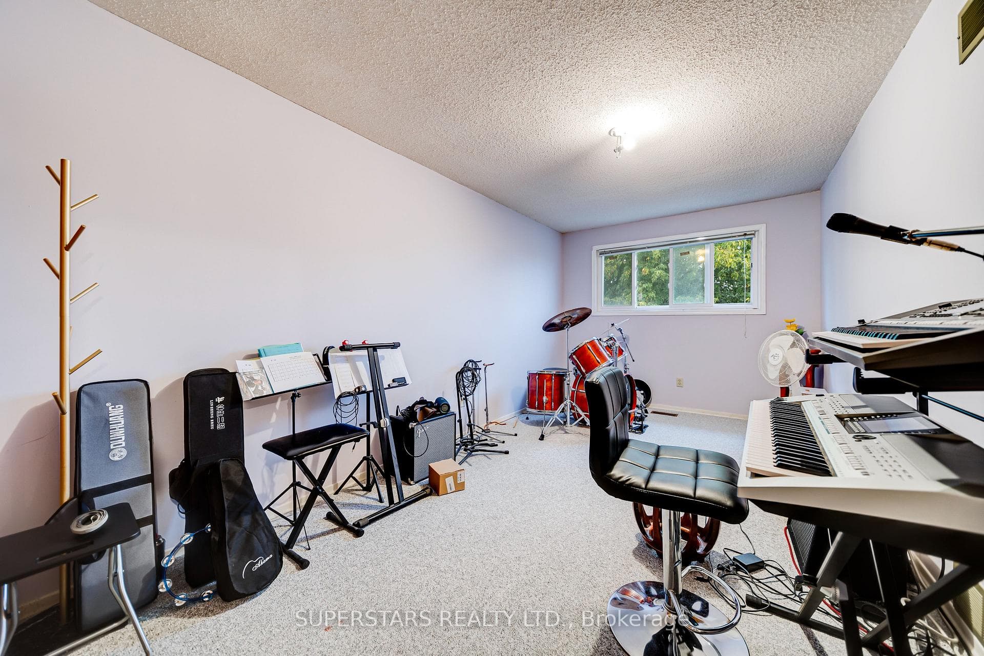129 Stirling Crescent photo 22