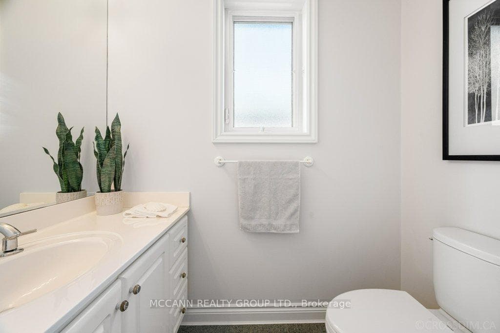 29 Roe Avenue photo 11