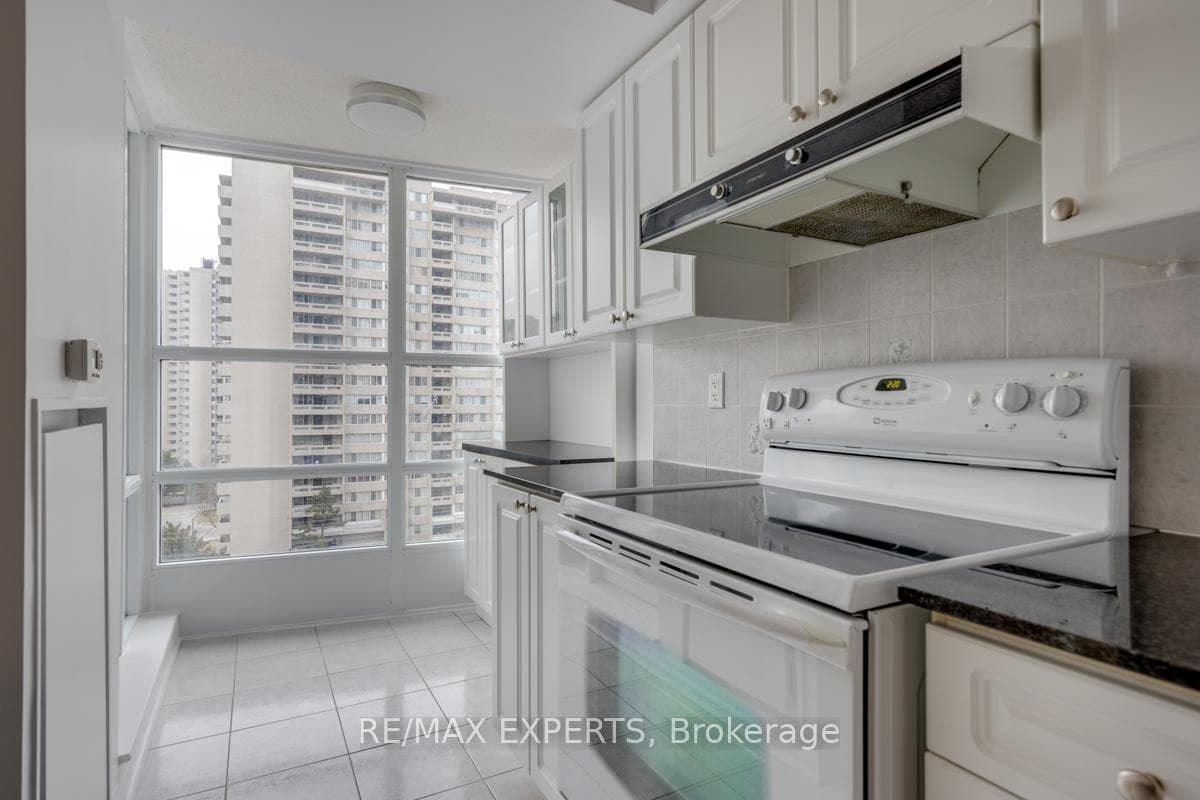1 Elm Drive Unit 811 photo 10
