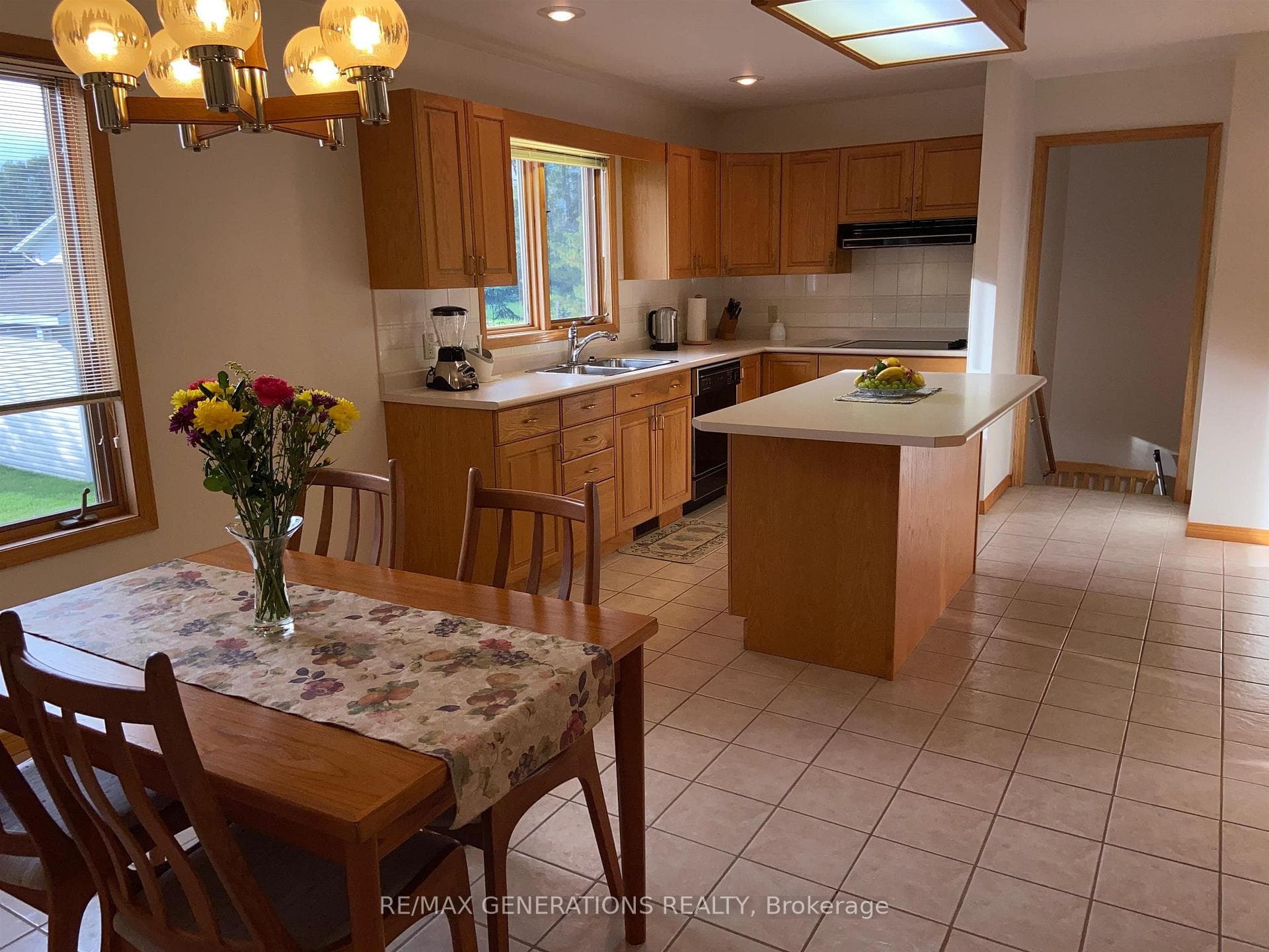 340 Wade Crescent photo 8