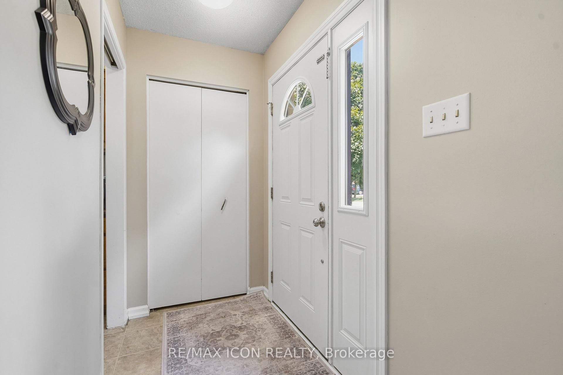 107 Rosamond Crescent photo 2