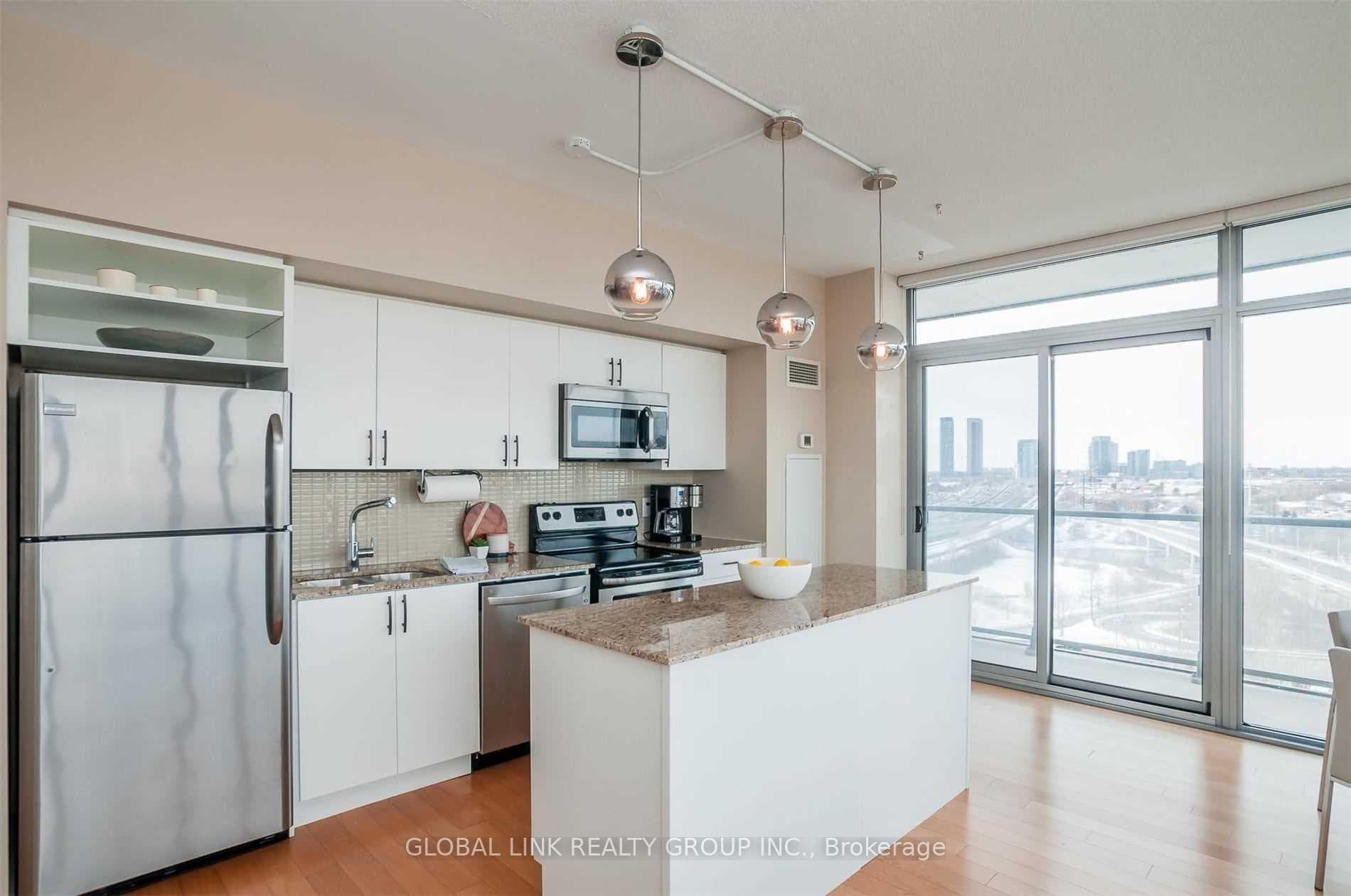 105 The Queensway Avenue Unit 1110 photo 5