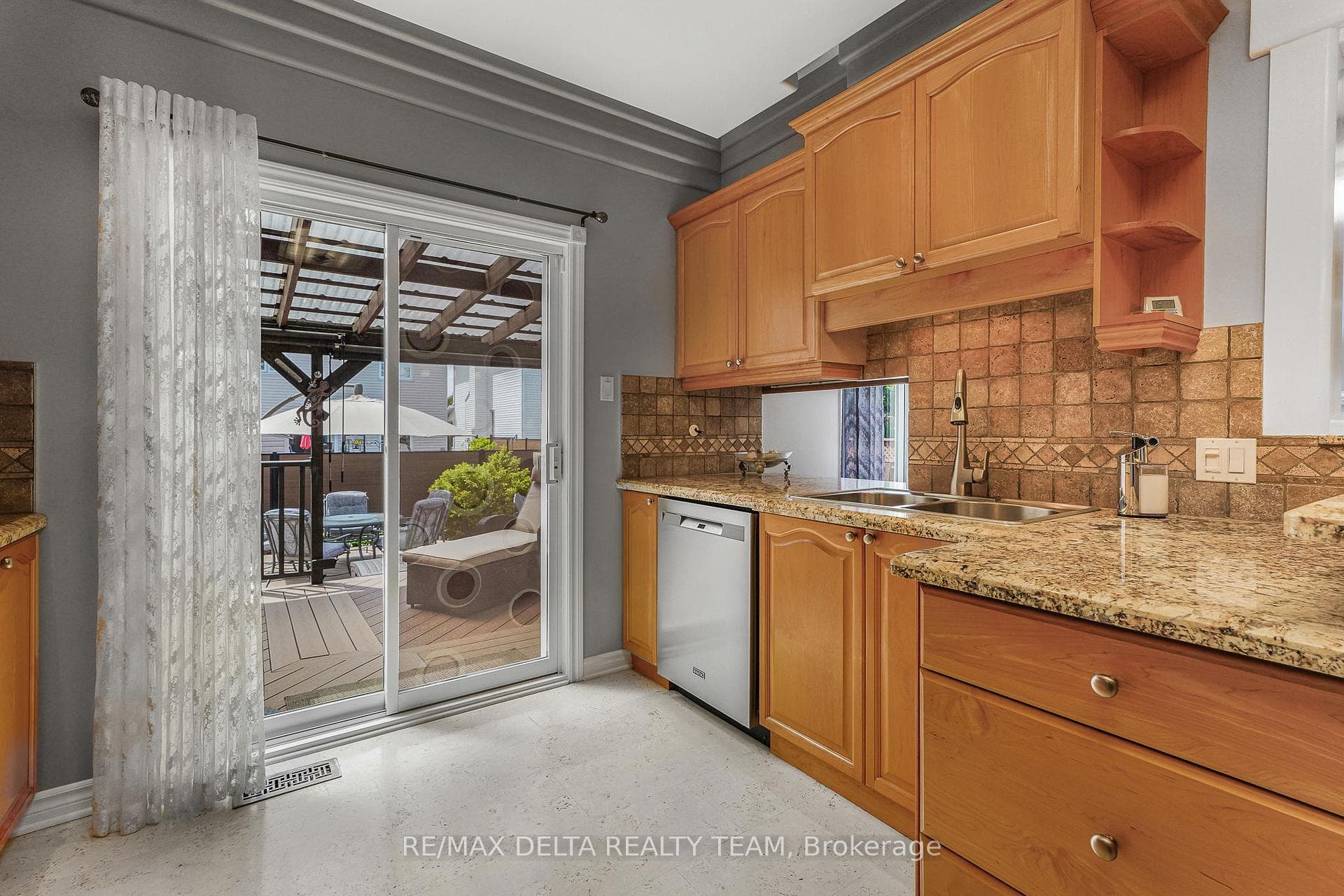 2040 Sunland Drive photo 7