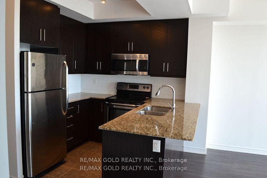 15 James Finlay Way Unit 733 photo 10