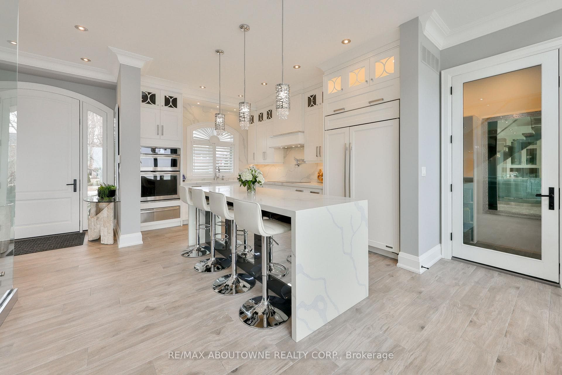 3188 Lakeshore Road photo 12