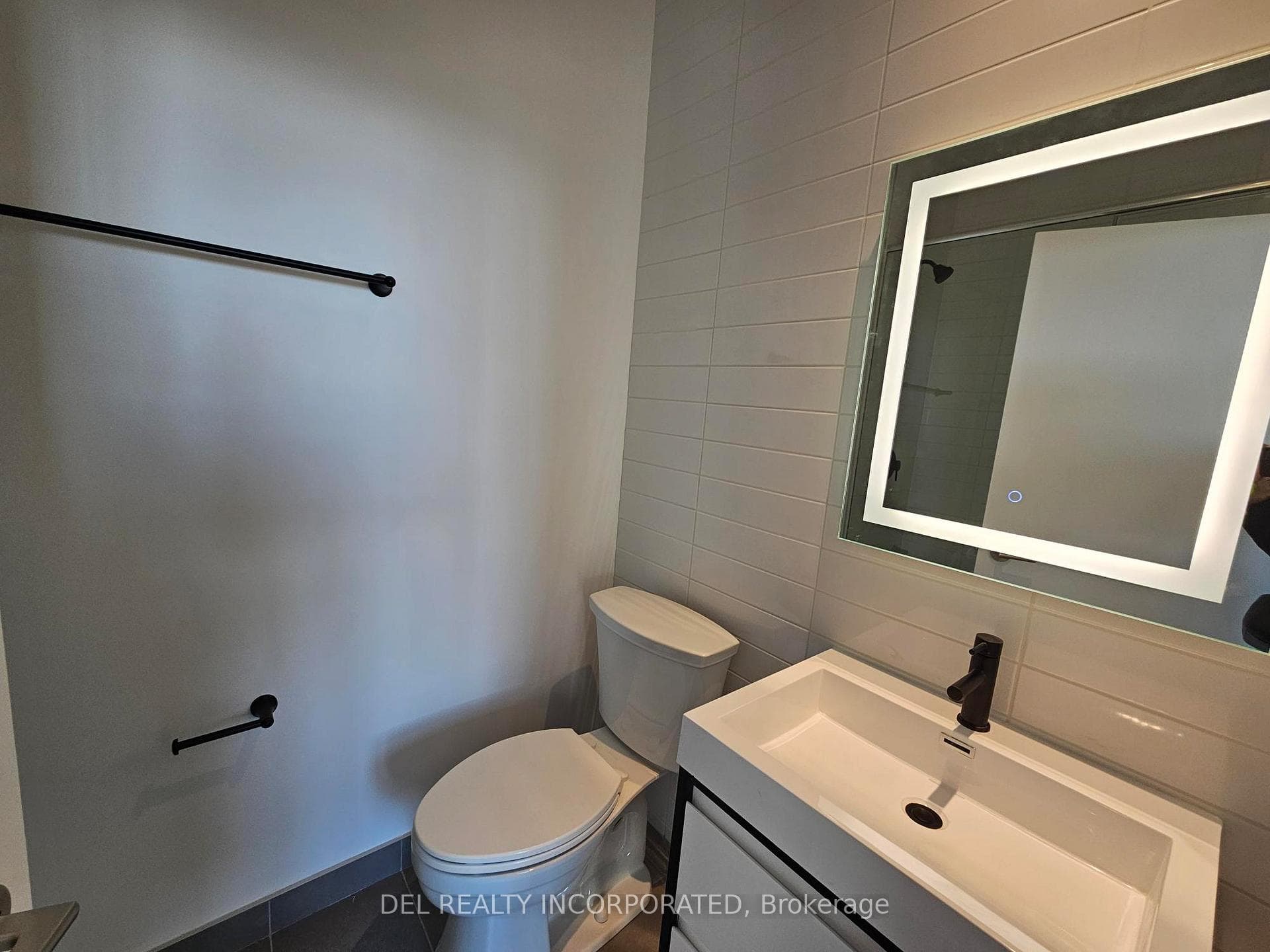 150 Logan Avenue Unit 702 photo 8