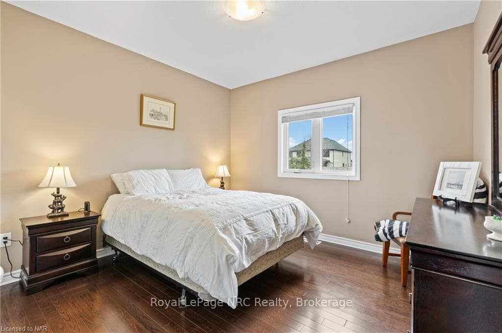 8635 Kelsey Crescent photo 11