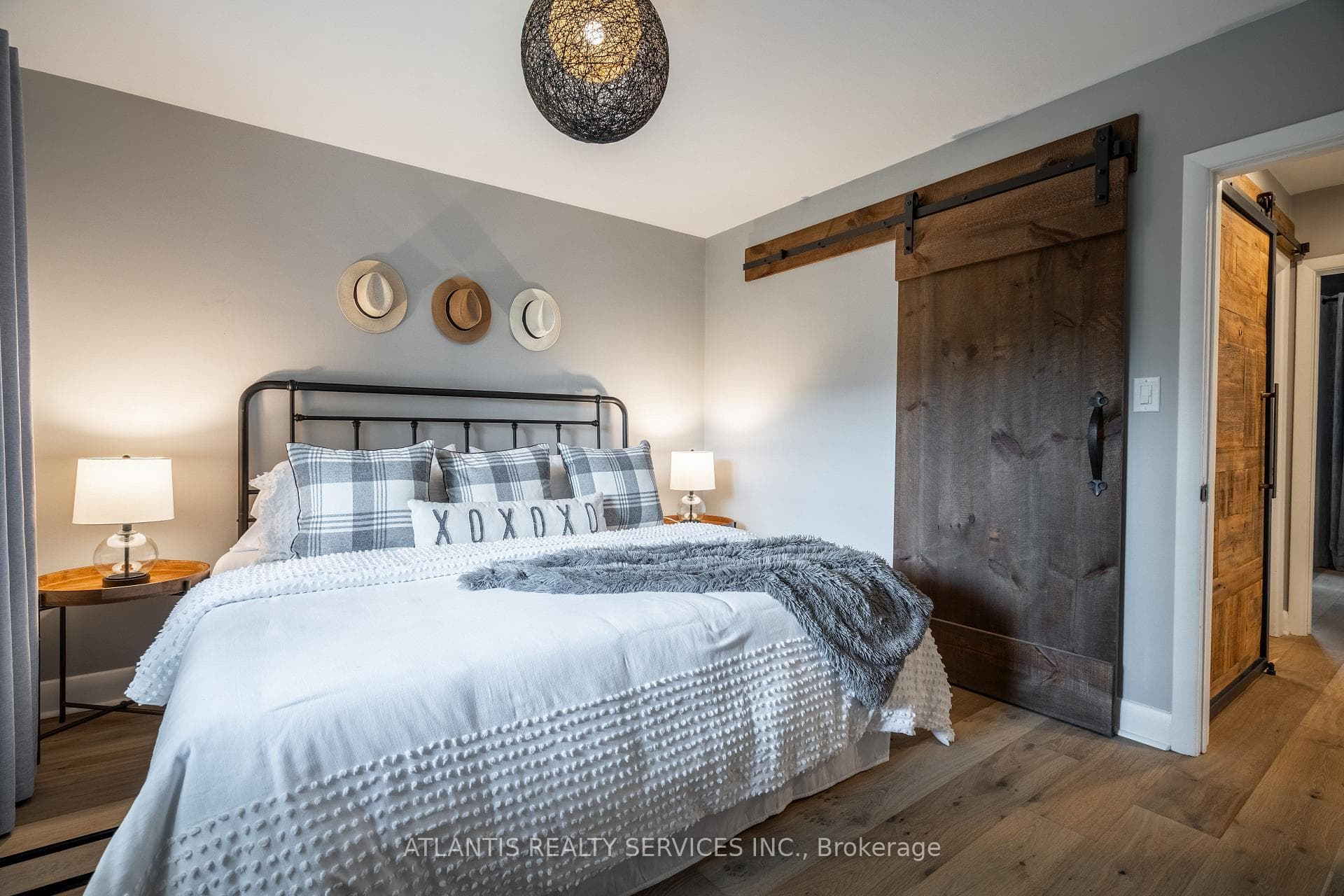 2015 Edinburgh Drive photo 18