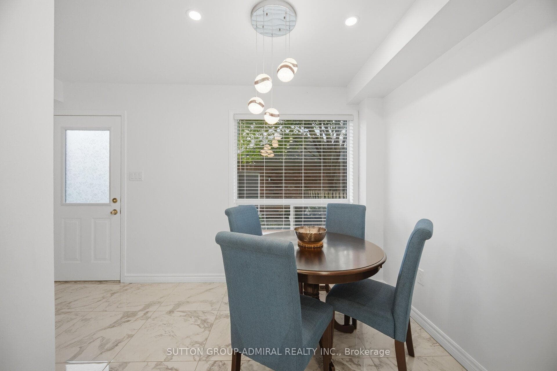 190 Bantry Avenue photo 9