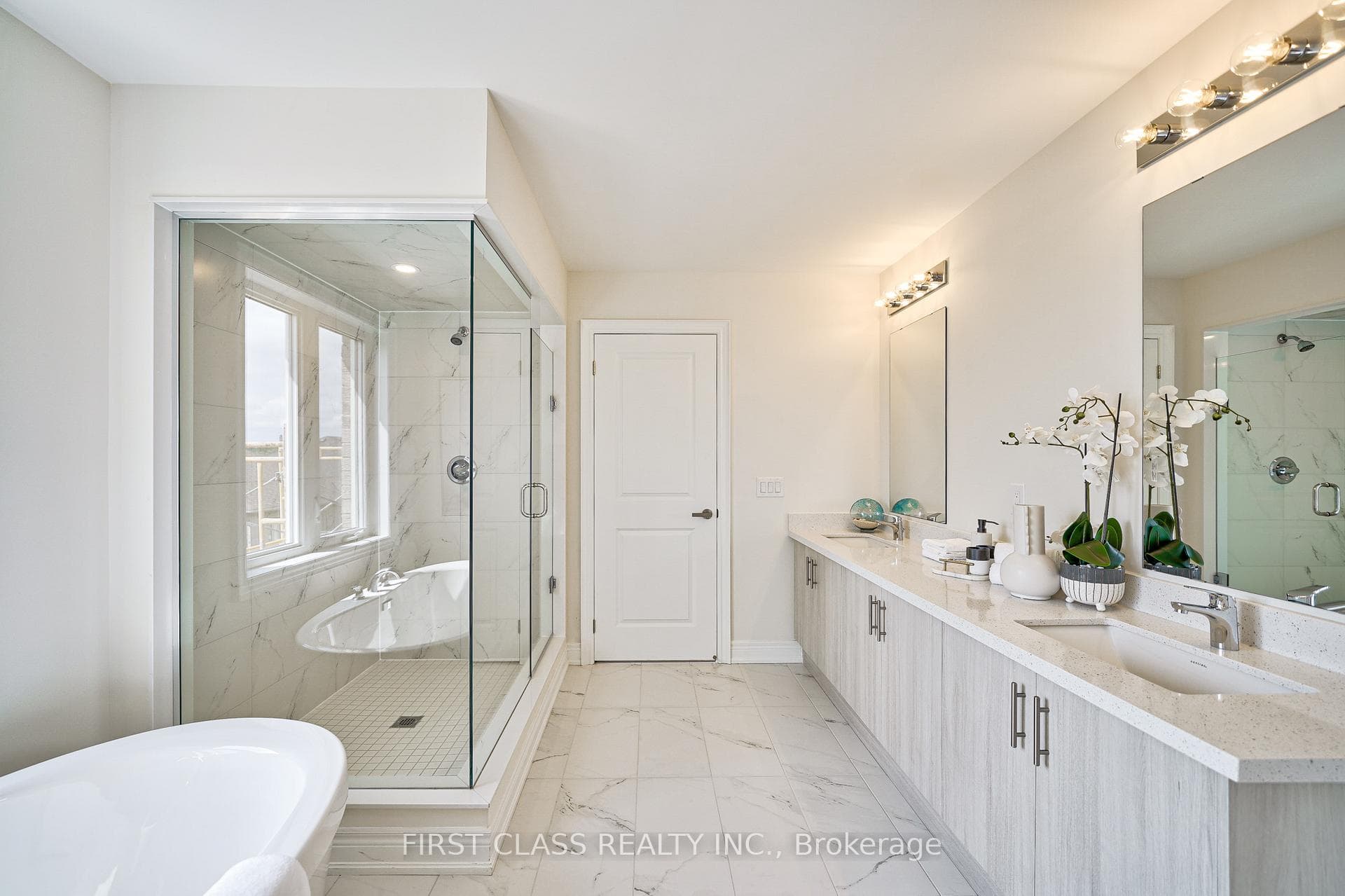 114 Angus Morton Crescent photo 19