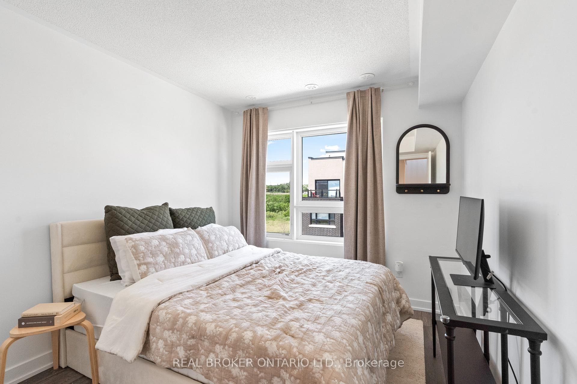 1121 Cooke Boulevard Unit 1 photo 21
