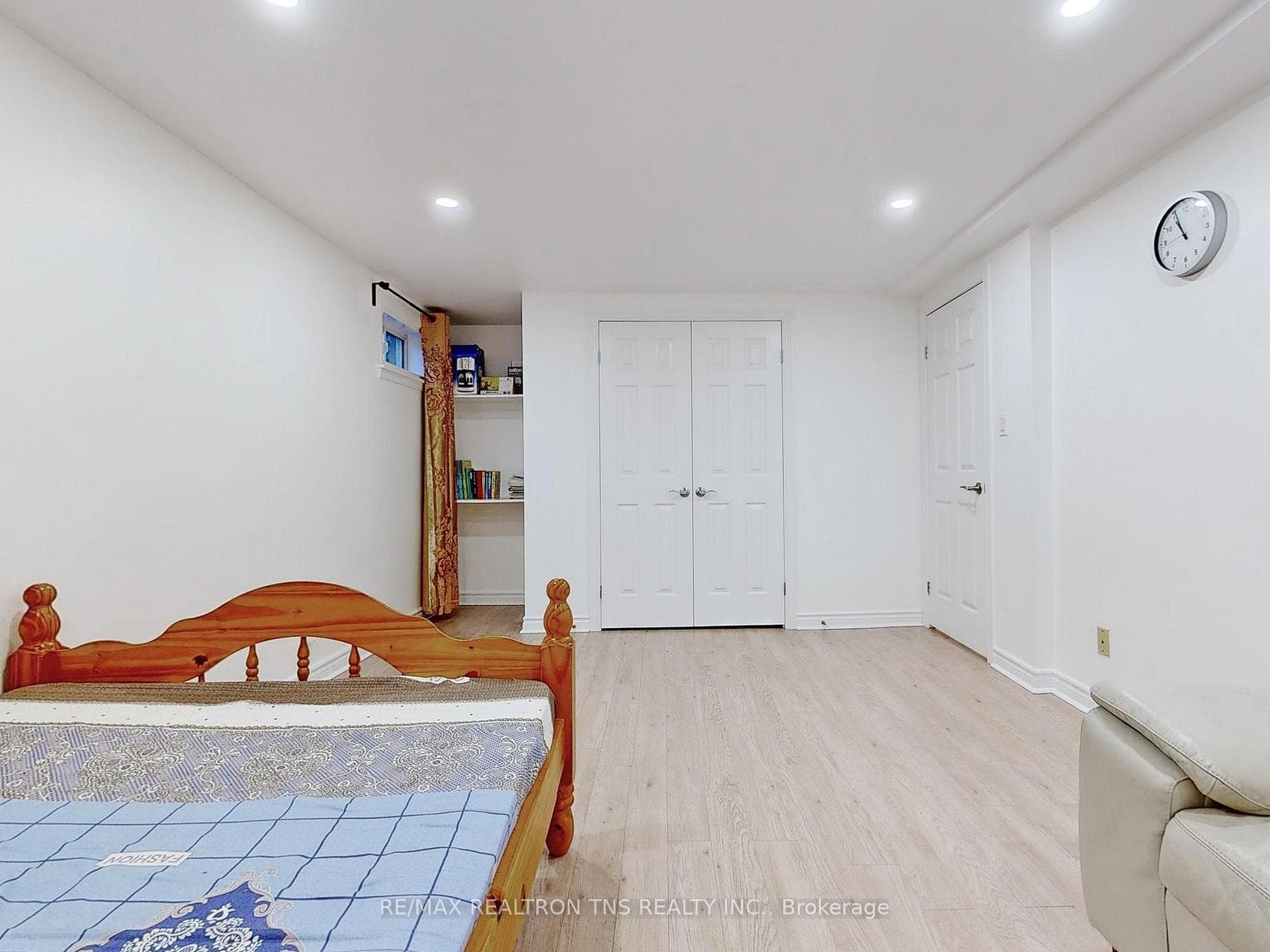 Pot Lights / Hardwood Flooring