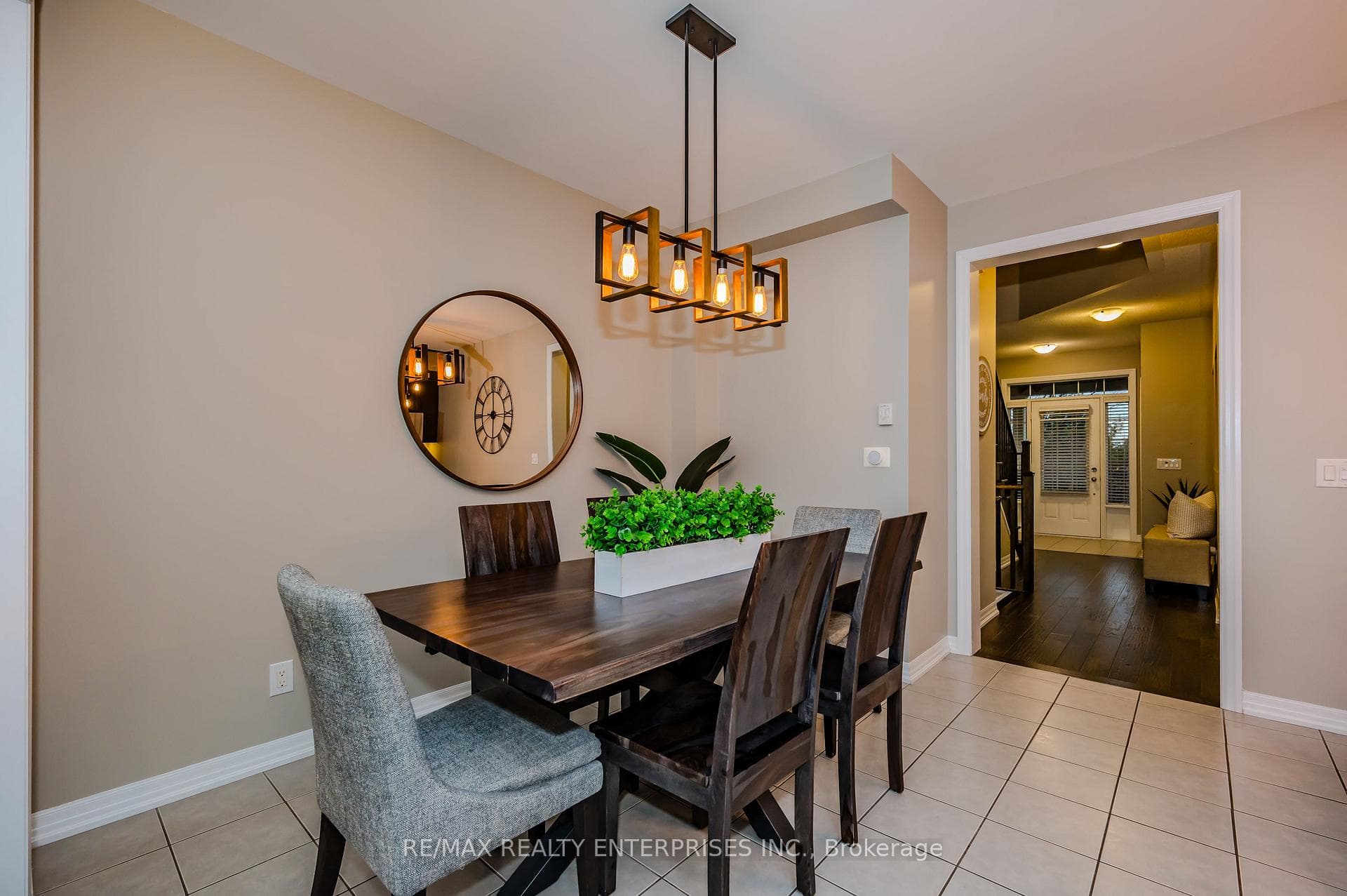 122 Hanson Crescent photo 7