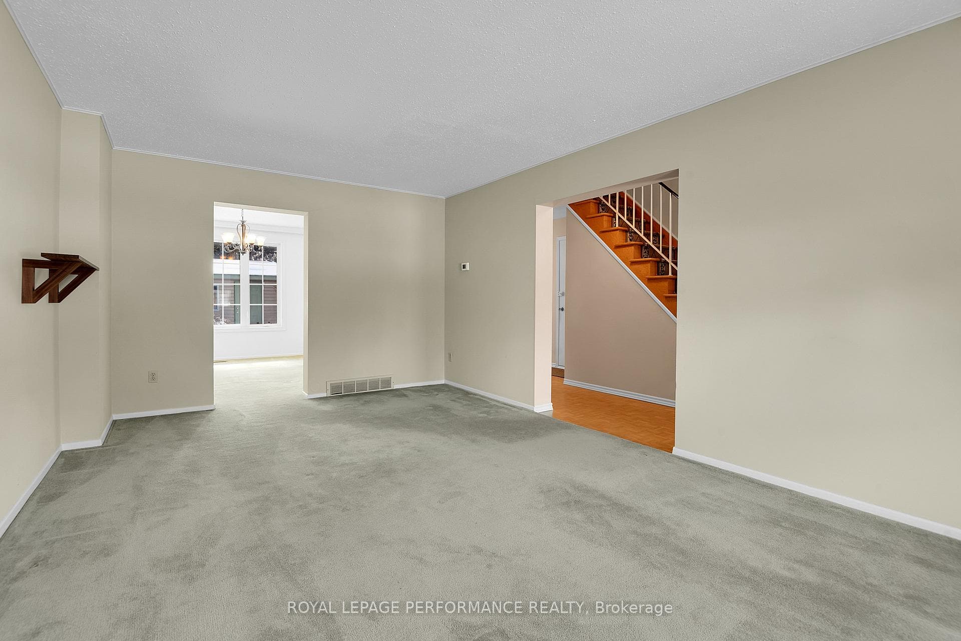 2166 Bickerton Avenue photo 8