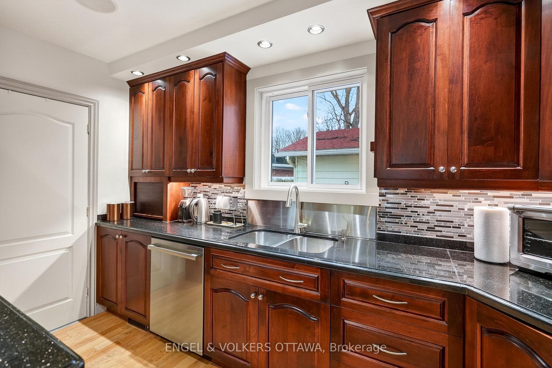 381 Montfort Street photo 11