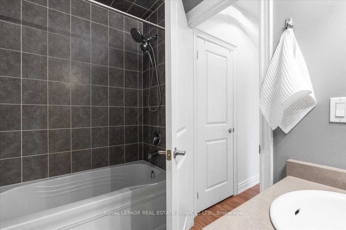 24 Gilroy Court photo 9