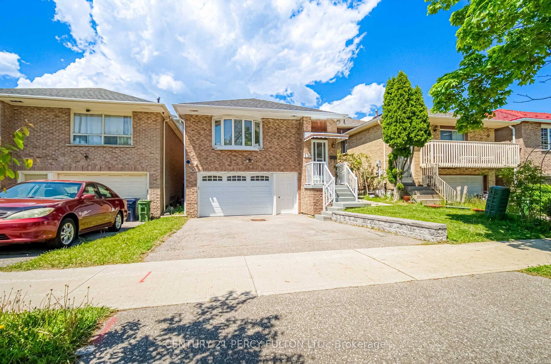 120 Granada Crescent photo 2