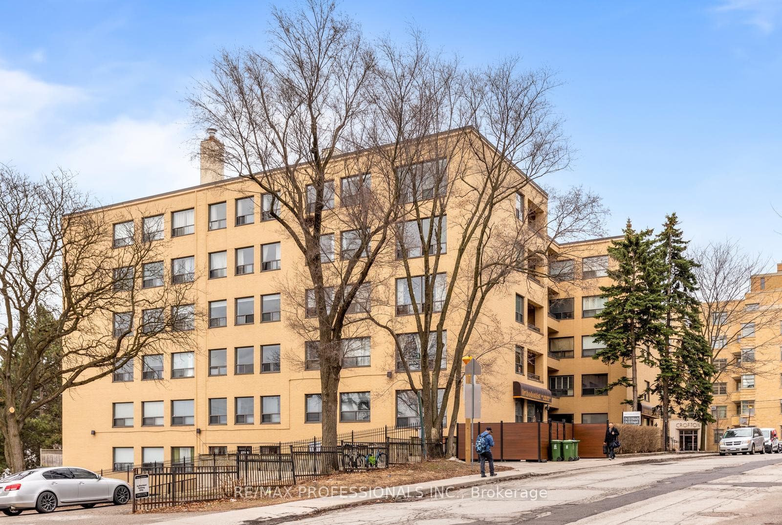 740 Eglinton Avenue Unit 404 photo 2