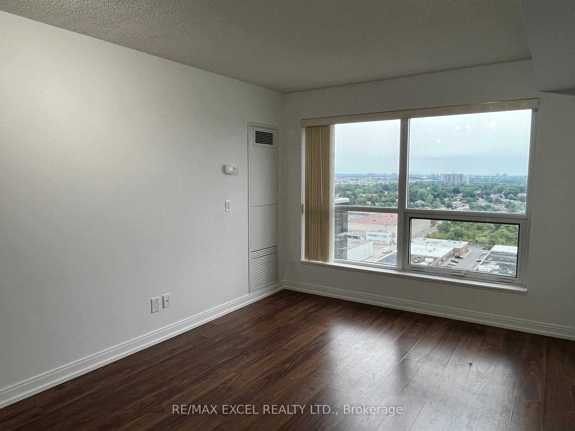 181 Village Green Square Unit 2011 photo 14