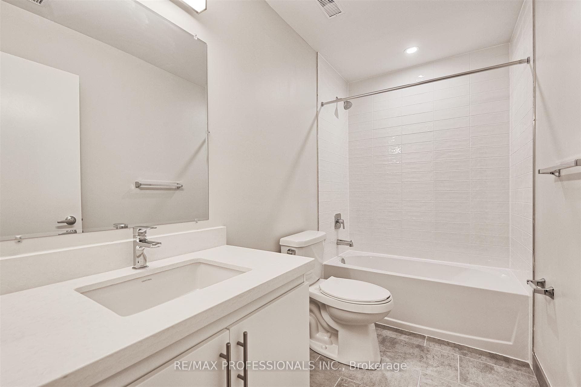 62 Dixfield Drive Unit 113 photo 15