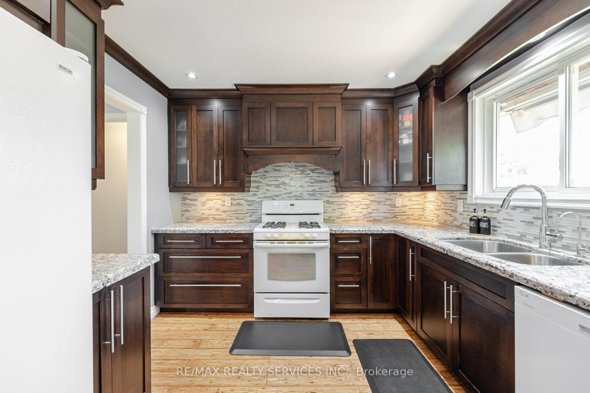 195 Elmwood Road photo 13