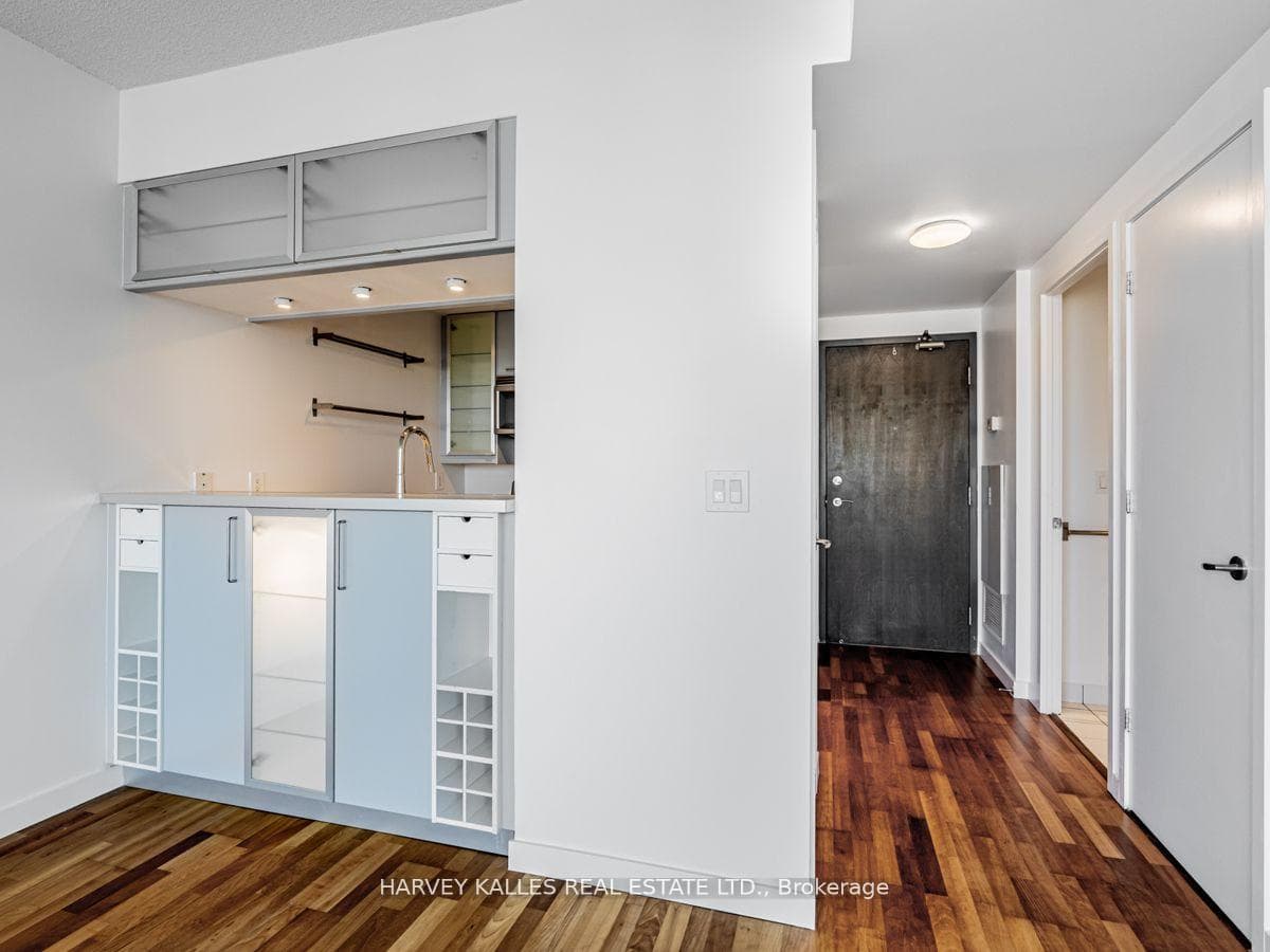 285 Mutual Street Unit 1803 photo 14