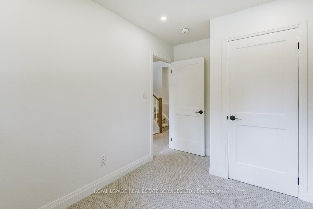 1217 Oxford Avenue photo 18