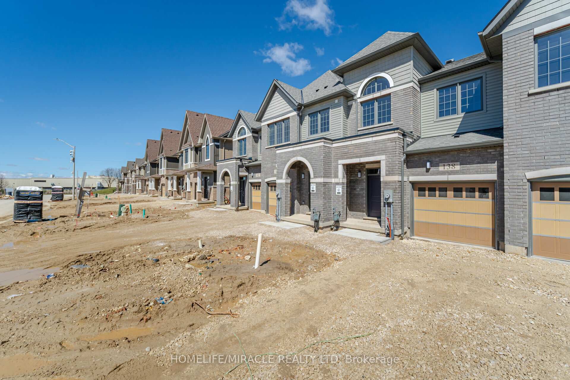 138 waters Way photo 3
