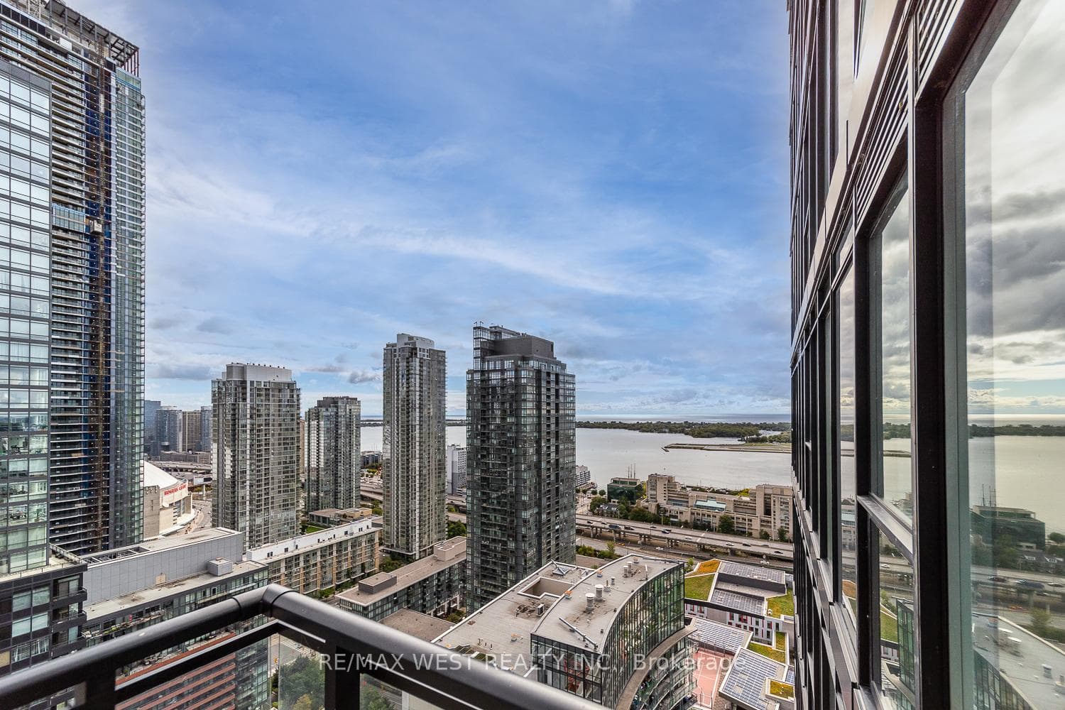 Stunning Lake & City views