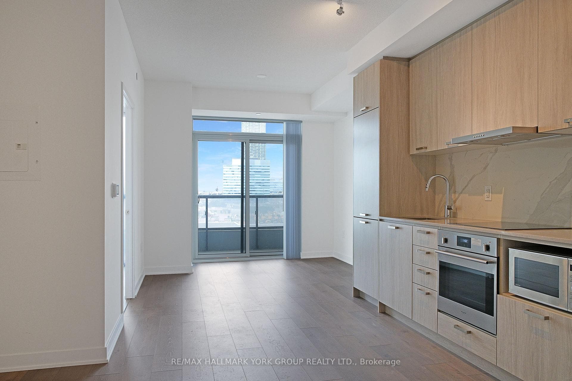 10 Honeycrisp Crescent Unit 720 photo 4