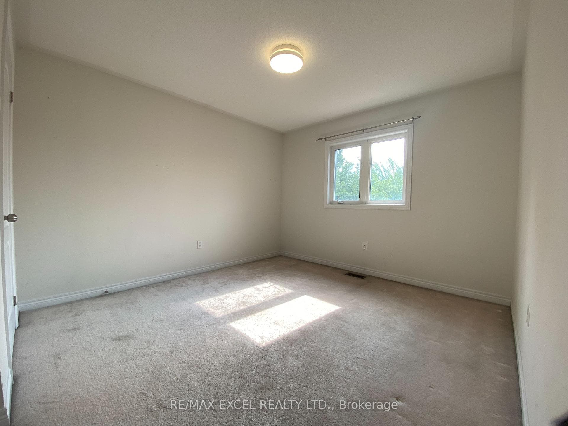 236 Roadhouse Boulevard photo 18