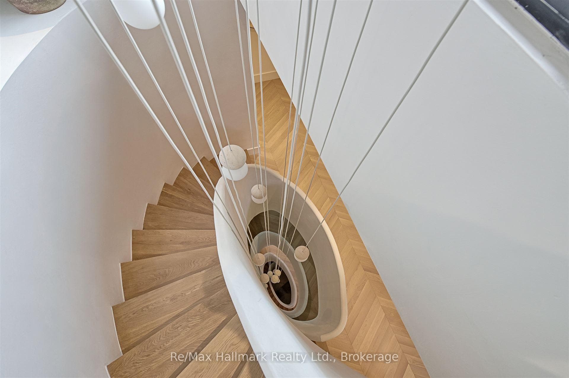 63 Pears Avenue photo 23