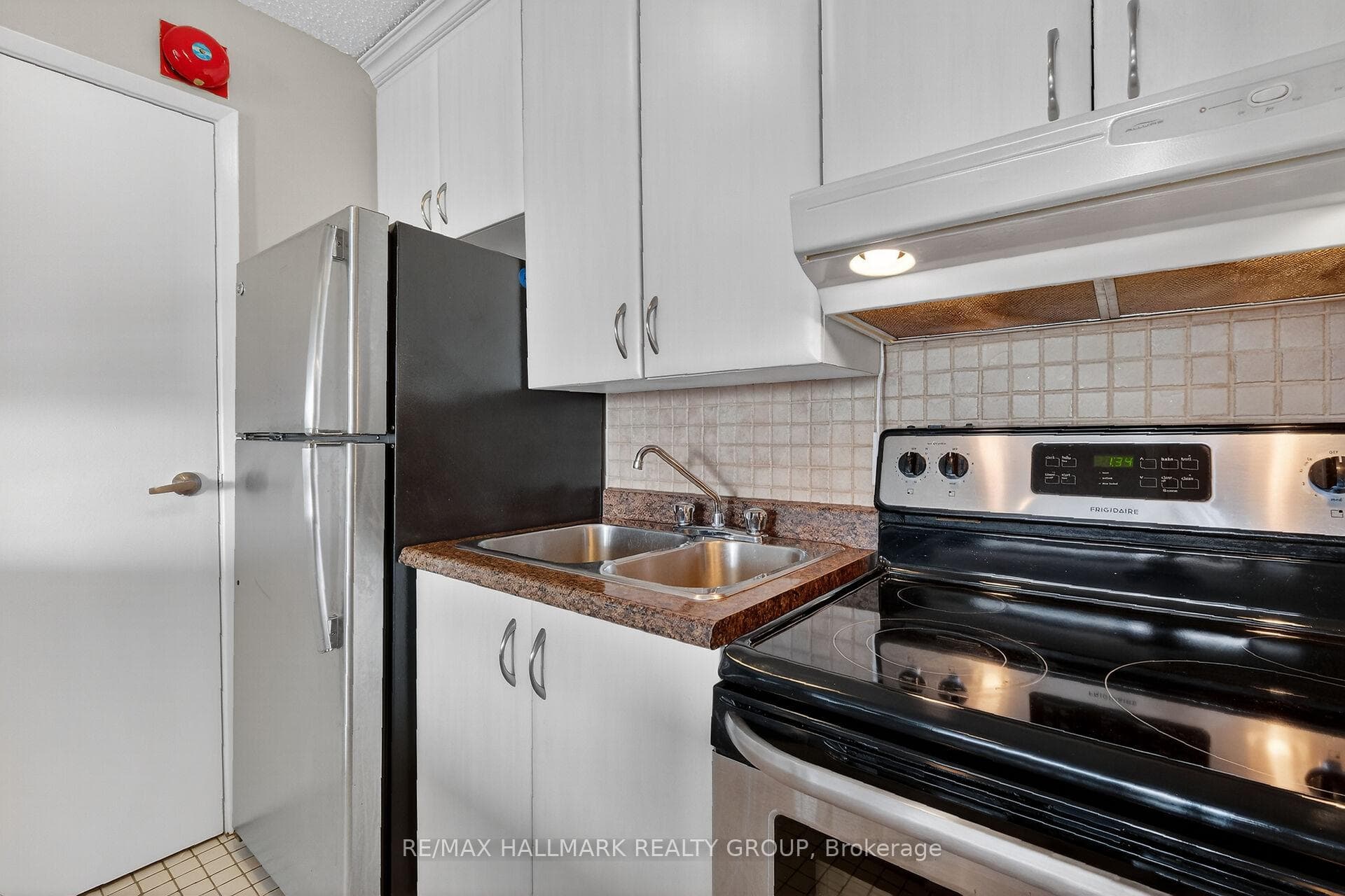 2019 Bank Street Unit 404 photo 11