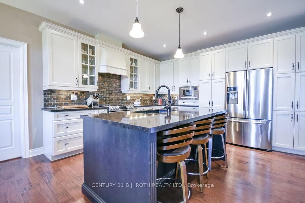2 Roy Hickling Drive photo 6