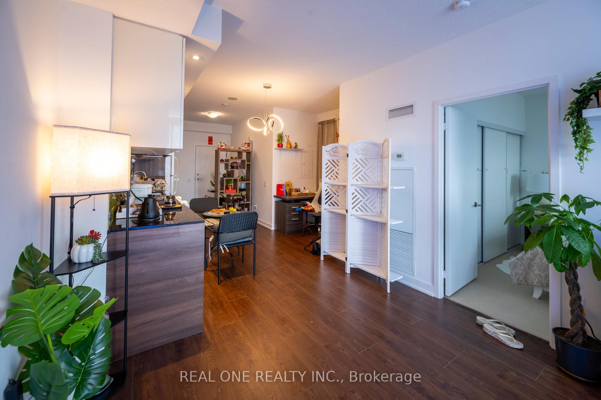 121 Mcmahon Drive Unit 2802 photo 6