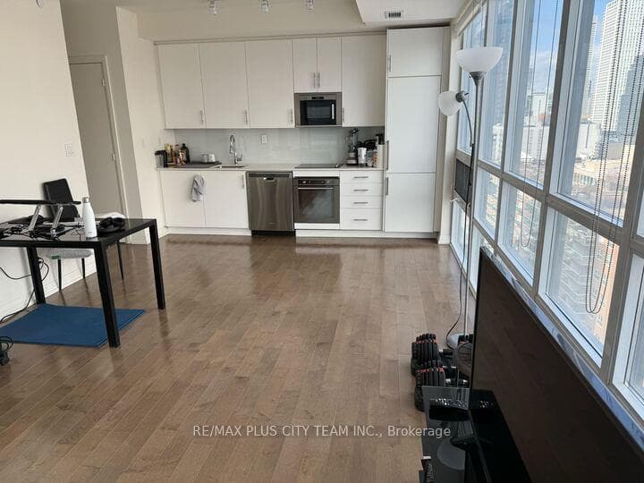 460 Adelaide Street Unit 2106 photo 5