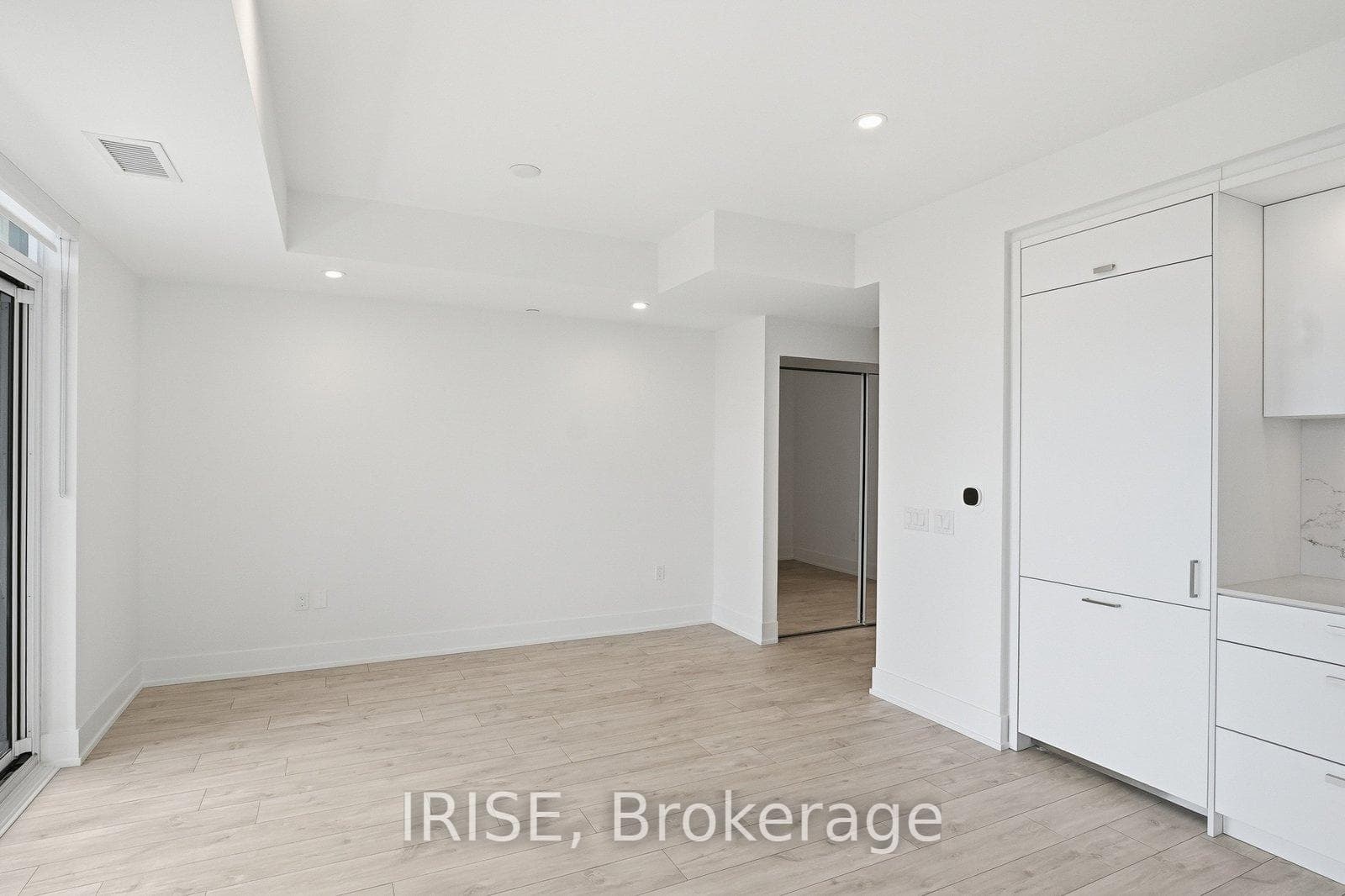 858 Dupont Street Unit 703 photo 6