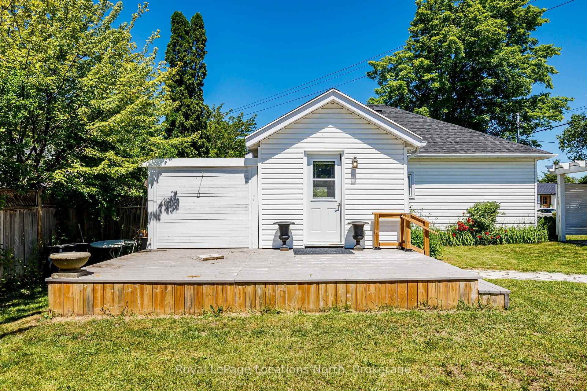 196 SIMCOE Street photo 23