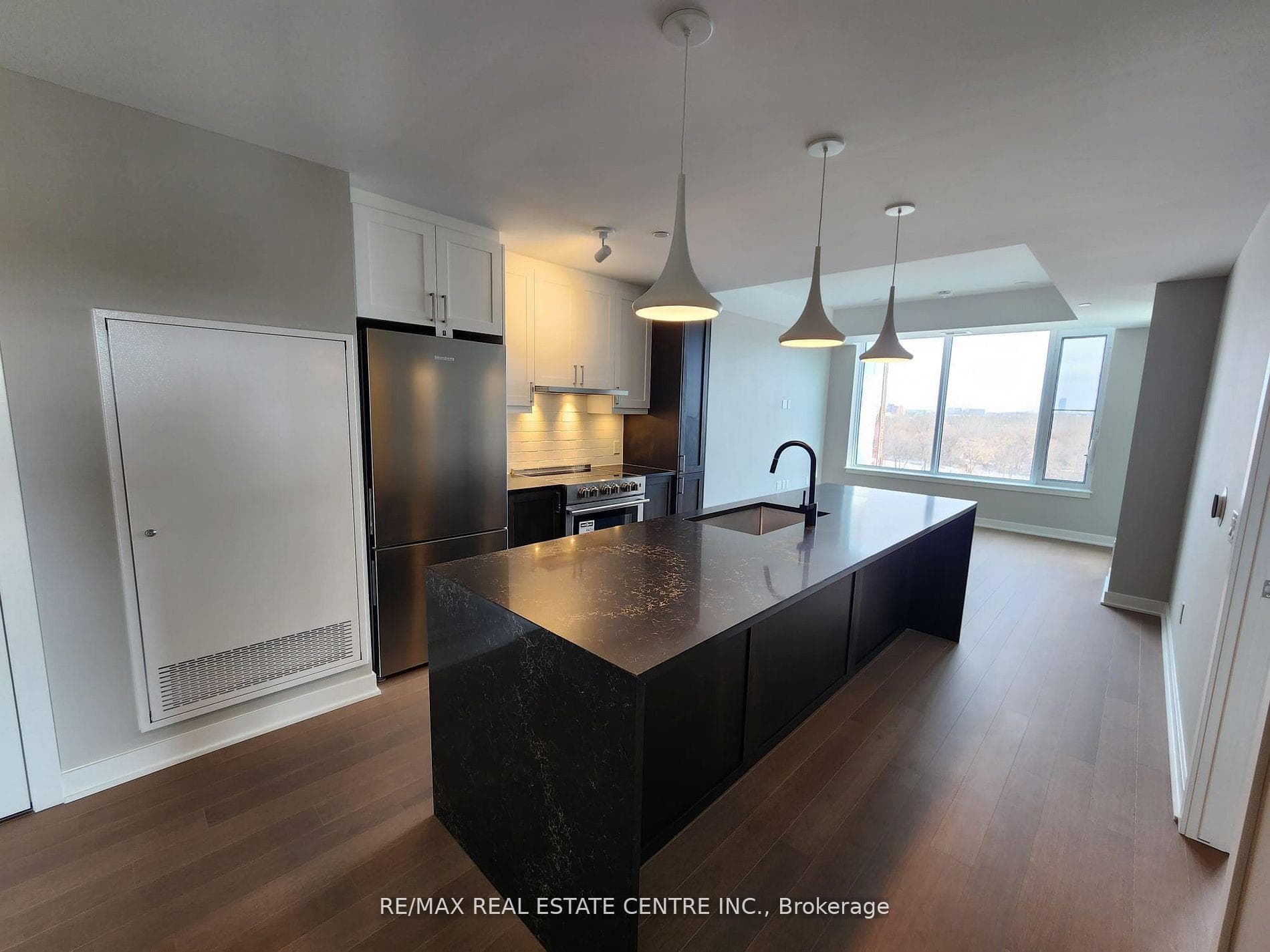 360 DESCHATELETS Avenue Unit 608 photo 1