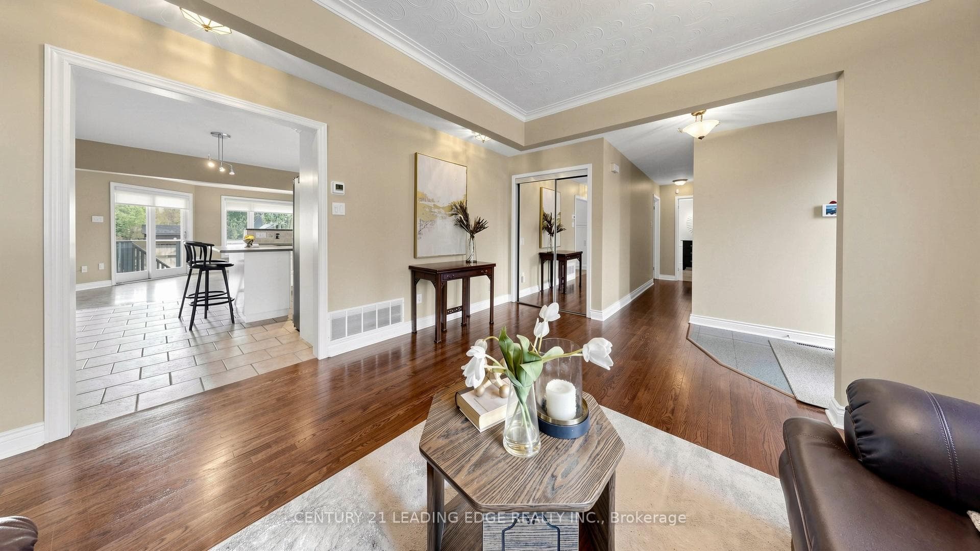 103 Robinson Street photo 5