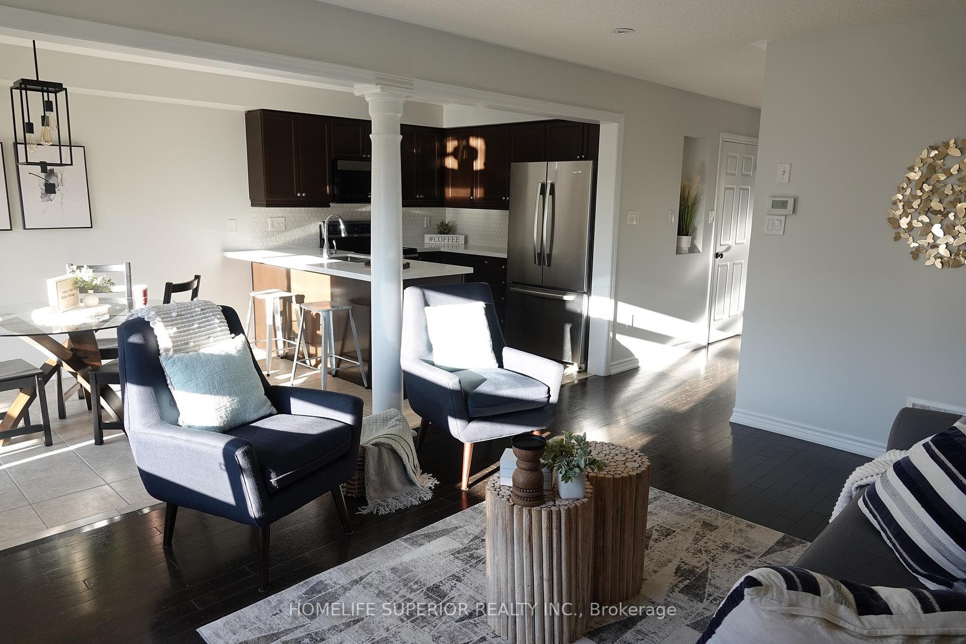23 Laprade Square photo 7