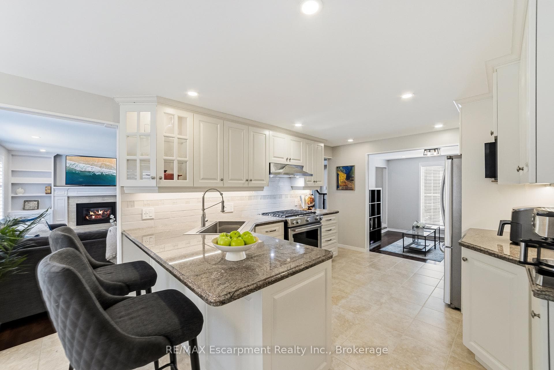 449 Roymor Crescent photo 12
