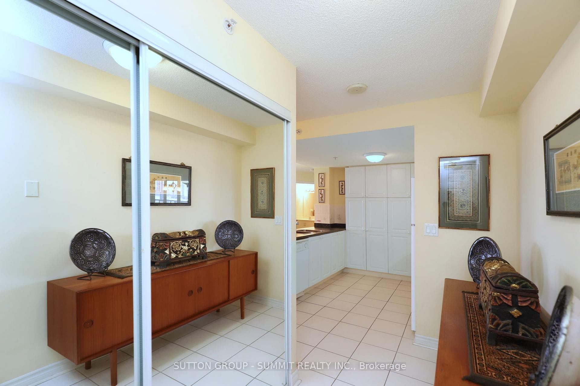 350 PRINCESS ROYAL Drive Unit 1207 photo 4