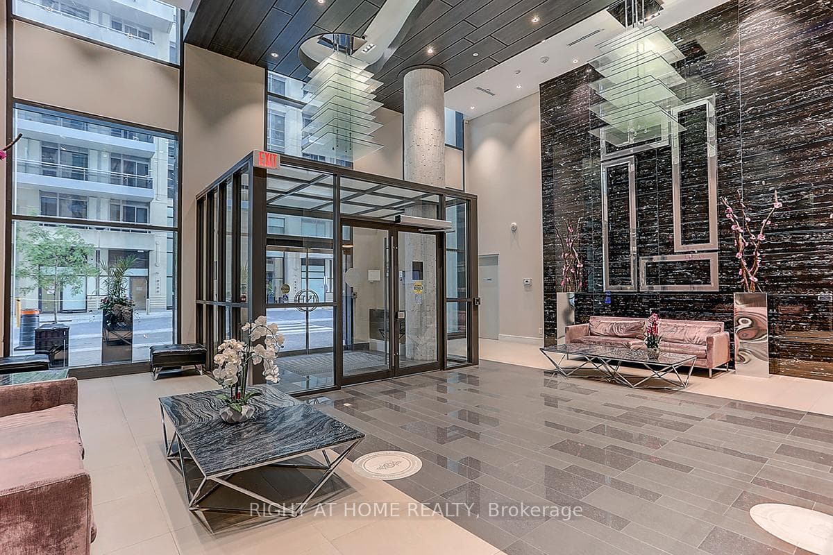 9201 YONGE Street Unit 205 photo 28
