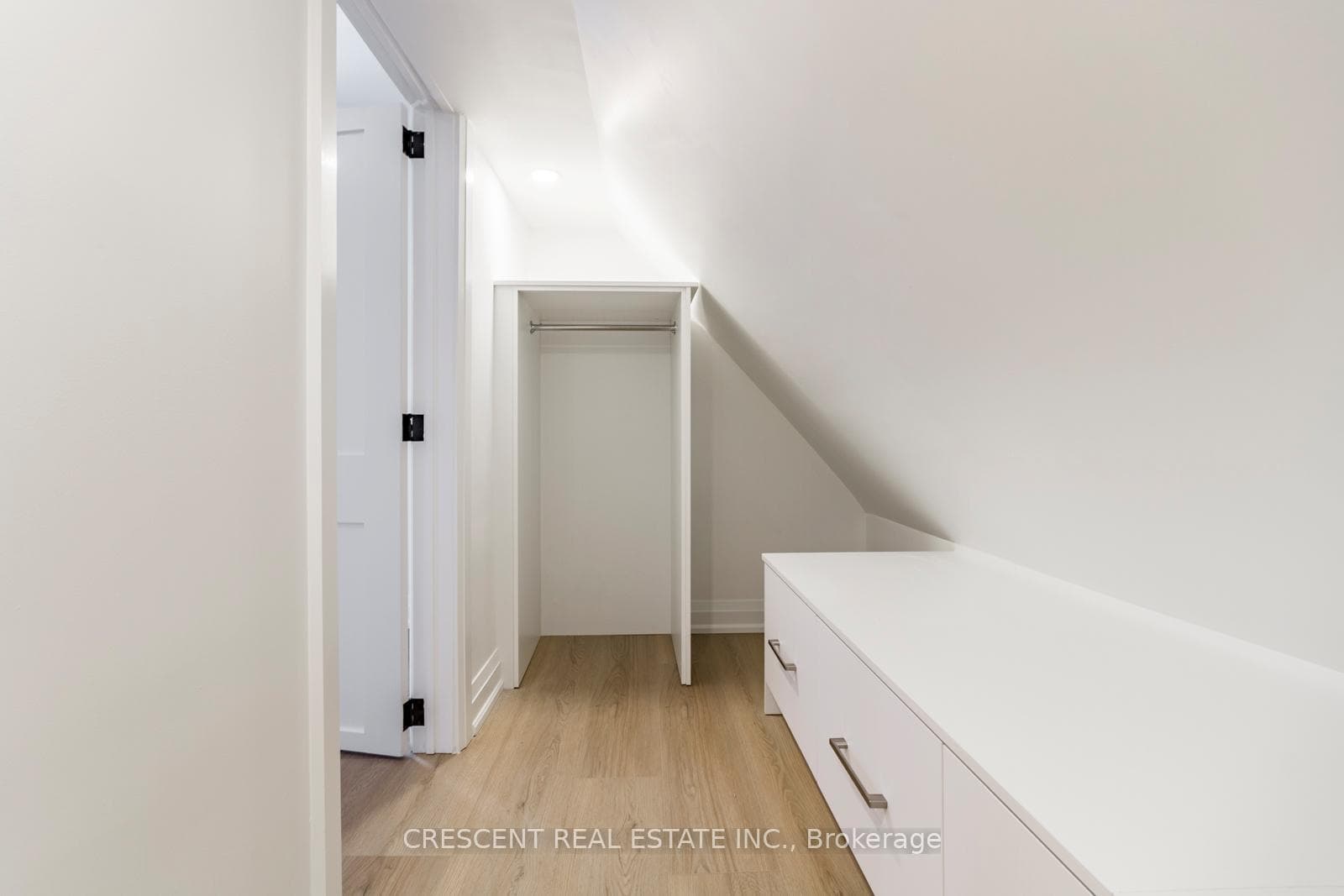 180 Queens Drive Unit 3rd Floor photo 20