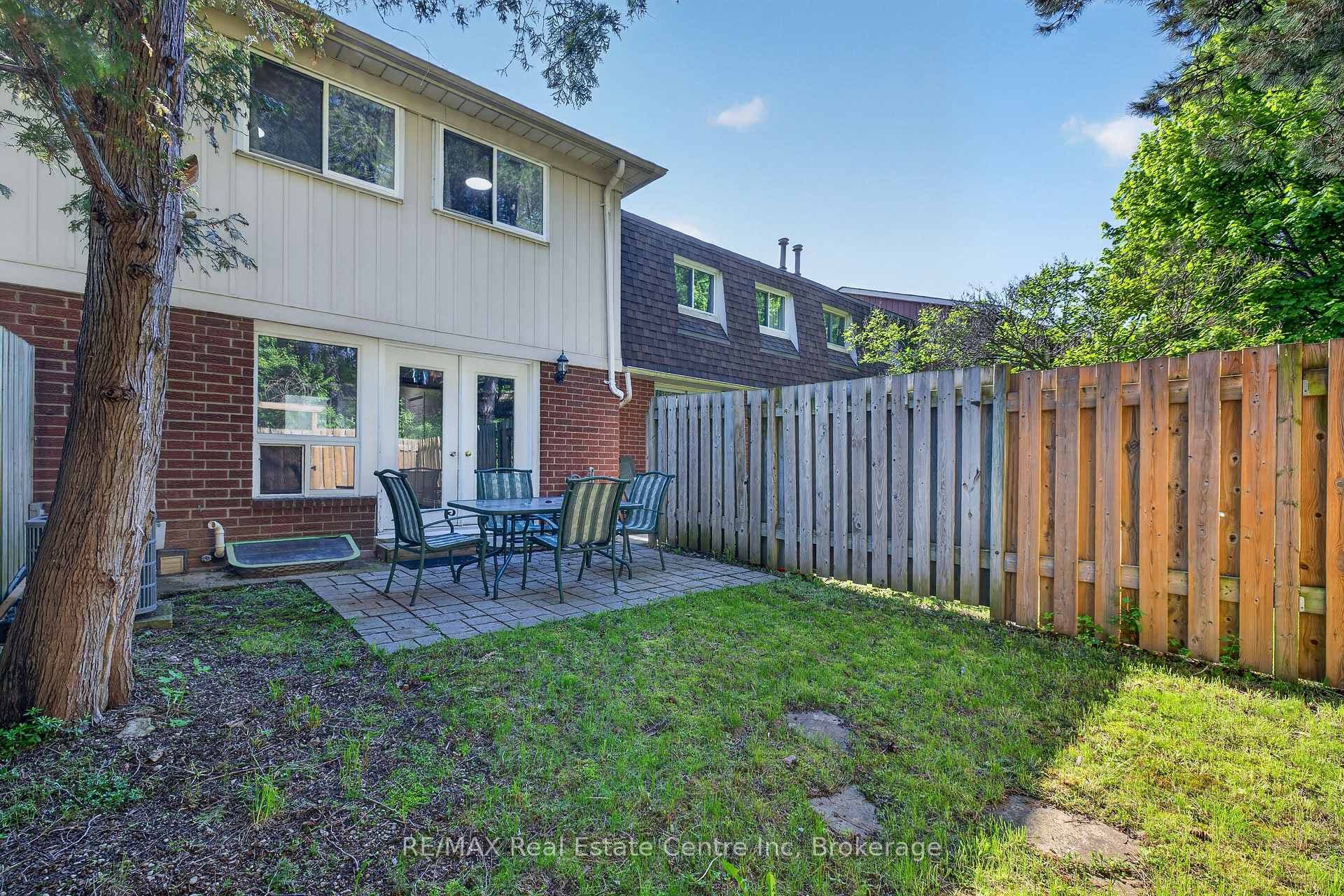 137 Dovercliffe Road photo 35