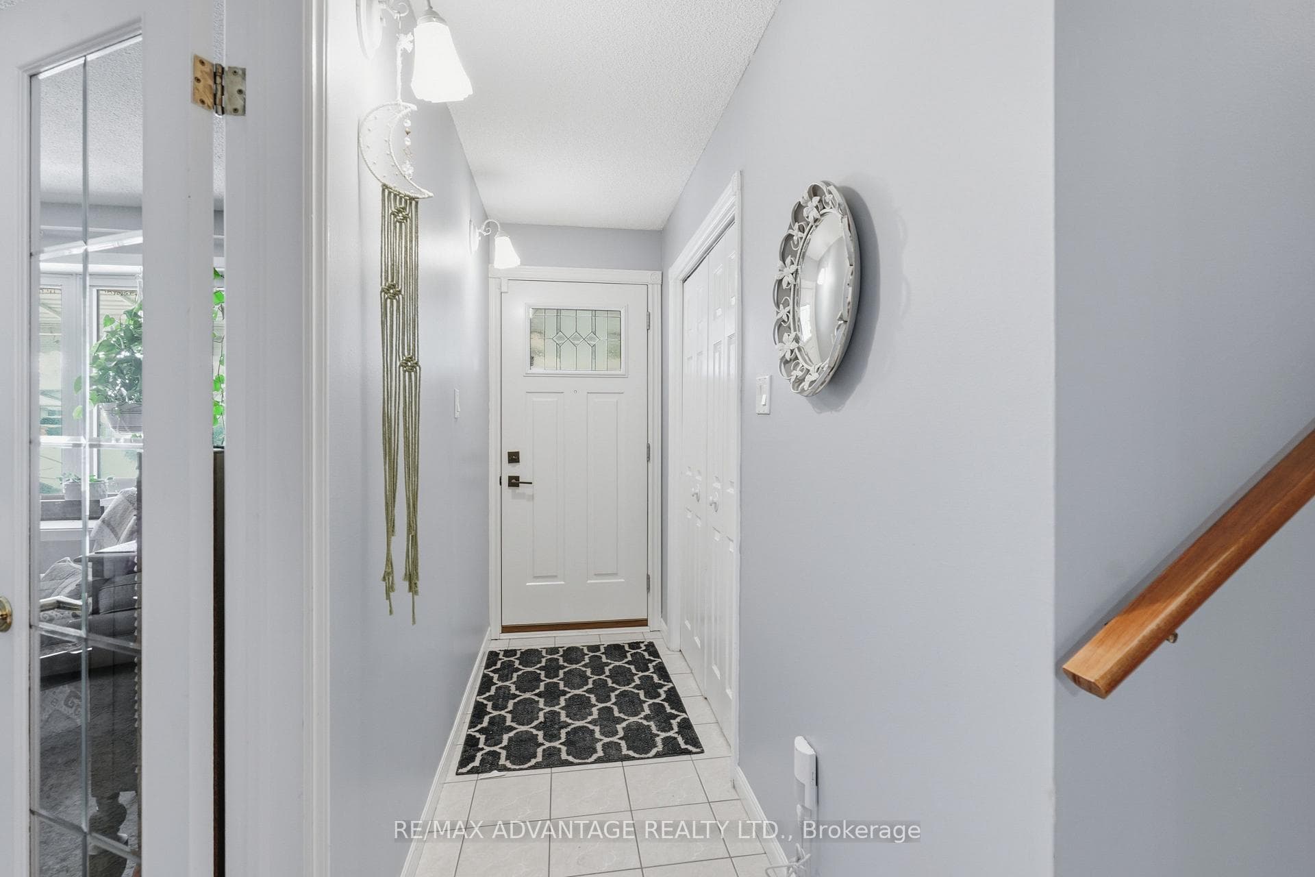 120 Champlain Crescent photo 6